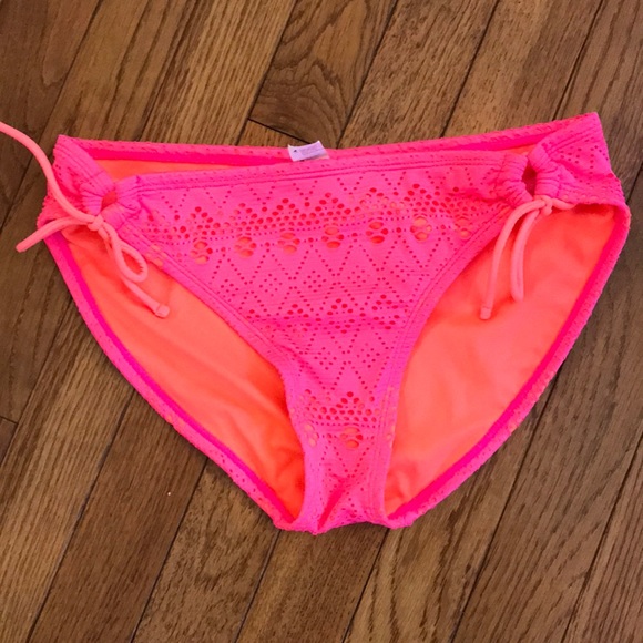 Bikini Bottom - Picture 1 of 1